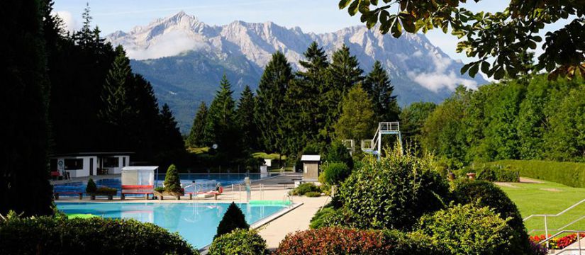 Heated outdoor pool Farchant